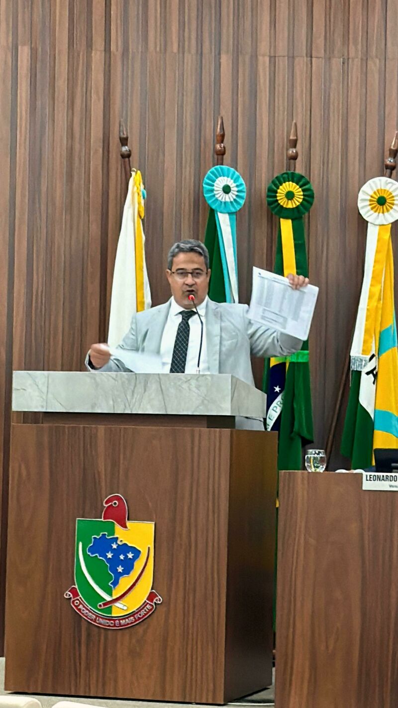 Imagem ilustrativa da matéria Vereador Vanderson Cardoso cobra recapeamento, regularização de avenida e melhorias em área pública de Chapadão do Sul